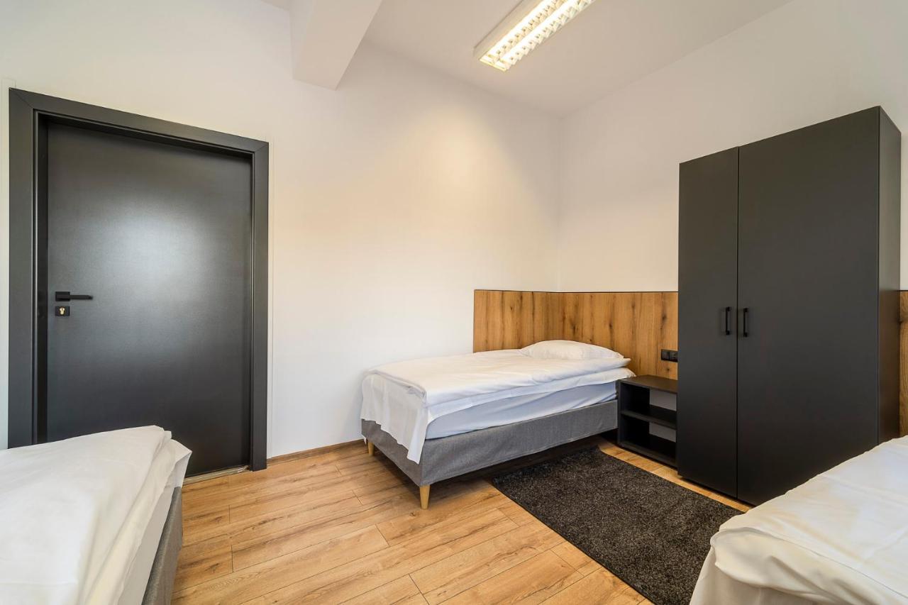 Gems Hostel Глогов Экстерьер фото
