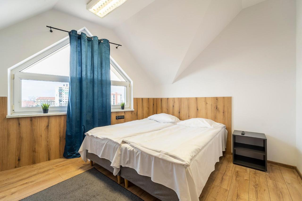Gems Hostel Глогов Экстерьер фото